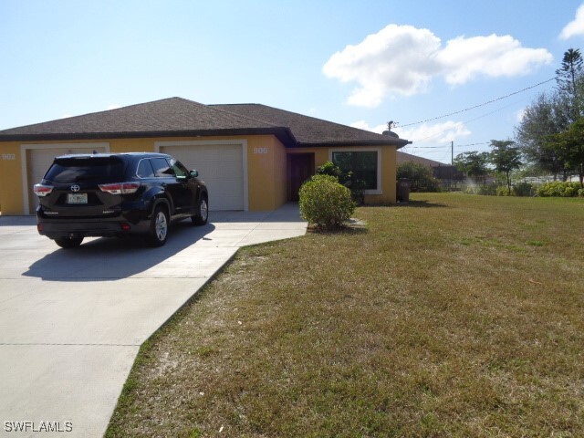 906 SW 39th Terrace in Cape Coral, FL - Building Photo