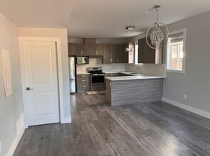 1046 Martin Ave in Kelowna, BC - Building Photo - Building Photo