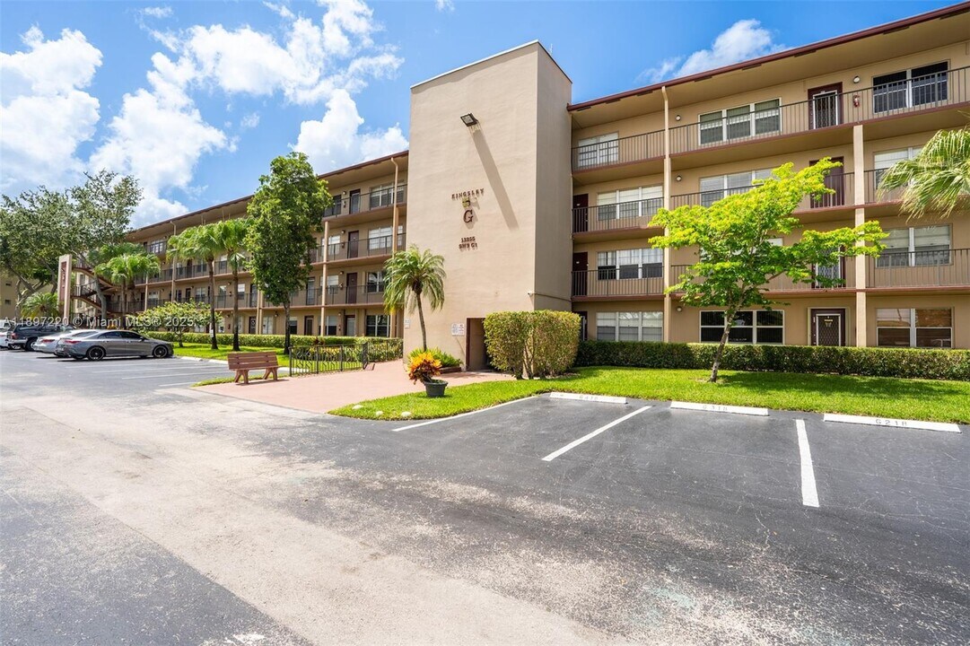 13255 SW 9th Ct in Pembroke Pines, FL - Building Photo