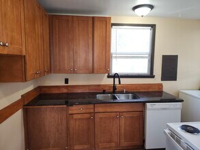 3430 Rucker Ave, Unit #1 Main Floor in Everett, WA - Building Photo - Building Photo