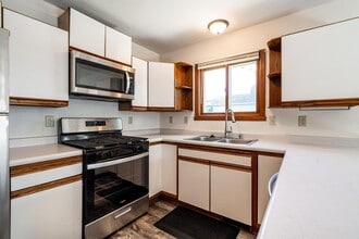 1502-1504 S 101st St in West Allis, WI - Building Photo - Building Photo