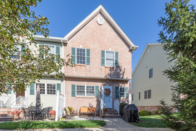 25 Riga Ct