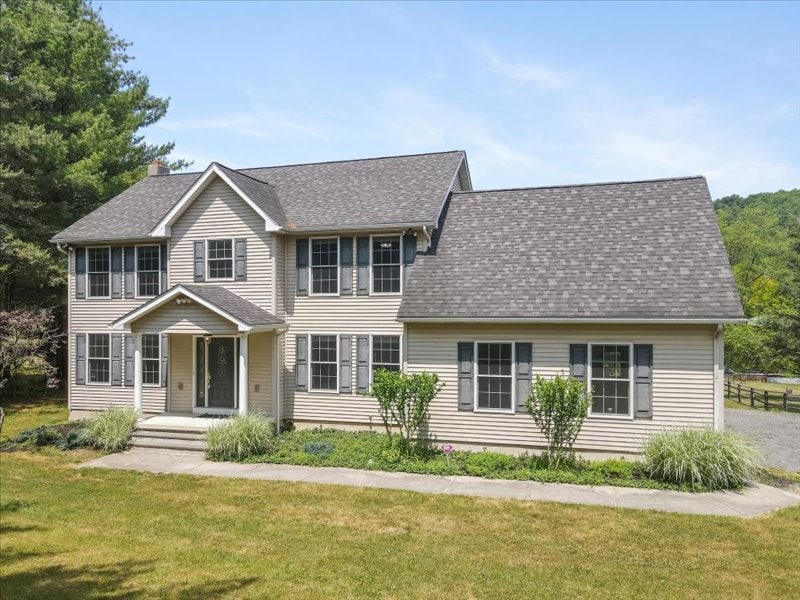 1729 Middle Rd in Stroudsburg, PA - Building Photo