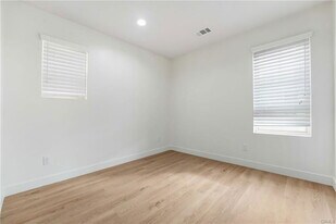 7209 N Chestnut Ln in Los Angeles, CA - Building Photo