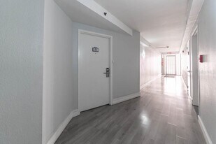 151 E Washington St in Orlando, FL - Building Photo