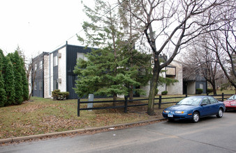 323 59th St W in Minneapolis, MN - Building Photo - Building Photo