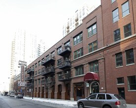 Timber Gallery Lofts of River North in Chicago, IL - Foto de edificio - Building Photo