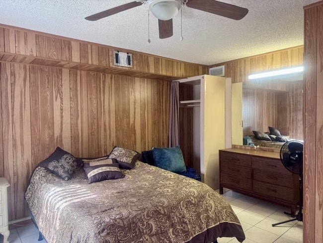 6560 Grant Ct in Hollywood, FL - Foto de edificio - Building Photo