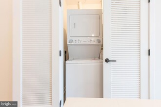 3120 W Jefferson St, Unit 402 in Philadelphia, PA - Building Photo - Building Photo