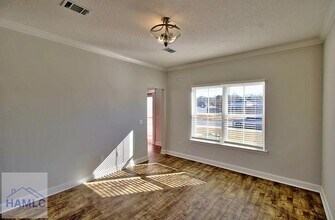326 Fairview Cir in Hinesville, GA - Foto de edificio - Building Photo