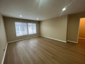 14149 Vanowen St, Unit 5 in Valley Glen, CA - Foto de edificio - Building Photo