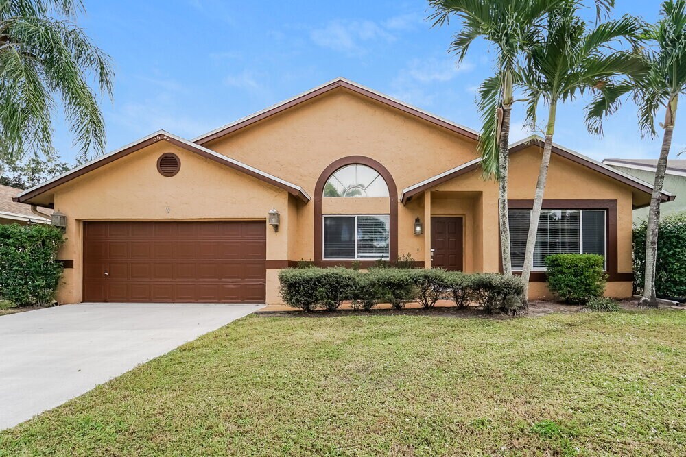 6642 NW 42nd Ave in Coconut Creek, FL - Building Photo