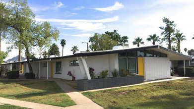 Modern Retro Living in Phoenix, AZ - Building Photo - Building Photo