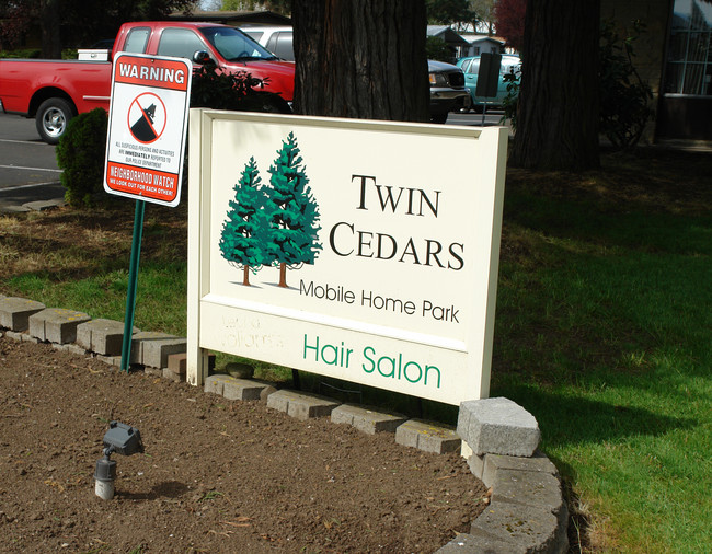 Twin Cedars Mobile Home Park in Lebanon, OR - Building Photo - Building Photo