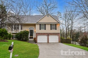 3935 Piper Glen Dr NE in Buford, GA - Building Photo