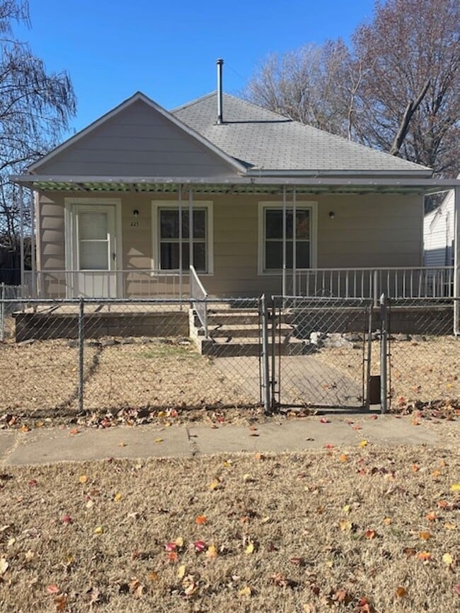 property at 225 N Santa Fe Ave