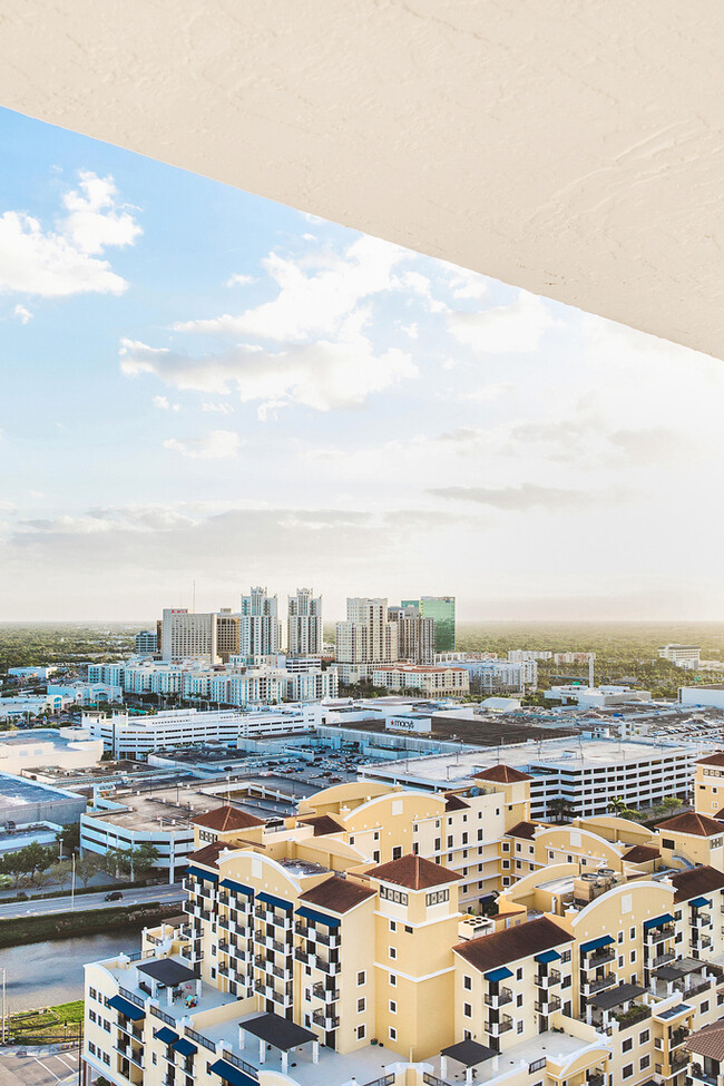 The Palmer Dadeland Apartments in Miami, FL - Foto de edificio - Building Photo