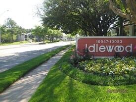 10047 Westpark Dr in Houston, TX - Building Photo