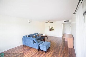2316 S Cypress Bend Dr in Pompano Beach, FL - Building Photo - Building Photo