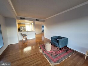 777 7th St NW, Unit 736 in Washington, DC - Building Photo - Building Photo