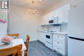3224 Danforth Ave in Toronto, ON - Building Photo - Building Photo
