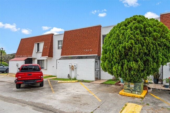 319 NW 109th Ave in Miami, FL - Building Photo - Building Photo