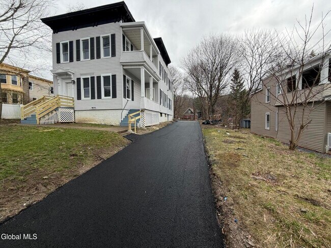 7 Hewitt St in Amsterdam, NY - Building Photo - Building Photo