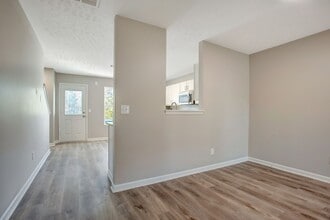 5860 Monroe Crossing in Nashville, TN - Building Photo - Building Photo