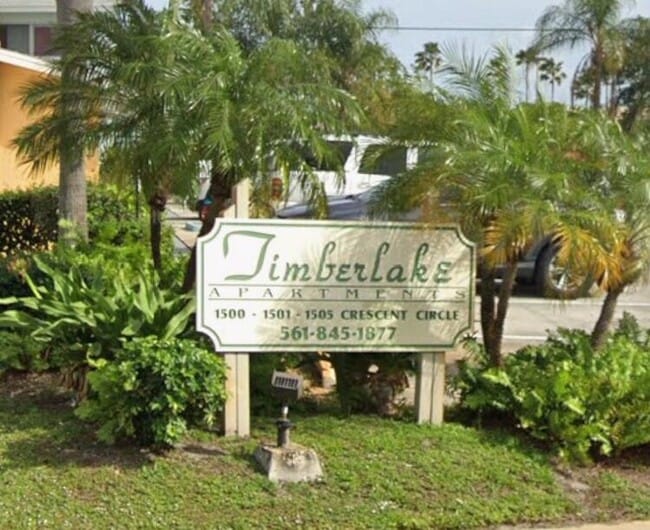 1505 Crescent Cir, Unit 9 in Lake Park, FL - Building Photo - Building Photo