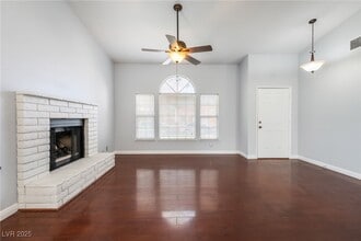 5761 Cloverleaf Cir in Las Vegas, NV - Building Photo - Building Photo