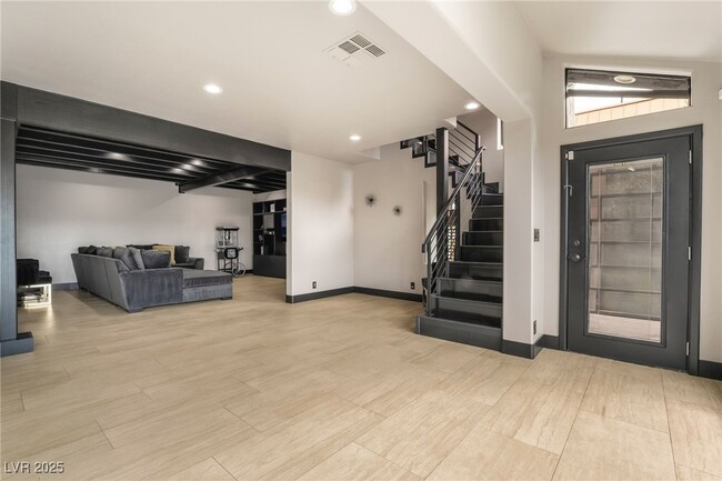 2905 La Mesa Dr
