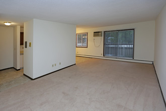 White Oaks Apartments in West St. Paul, MN - Building Photo - Interior Photo