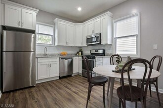 249 S Burnet St in East Orange, NJ - Building Photo - Building Photo