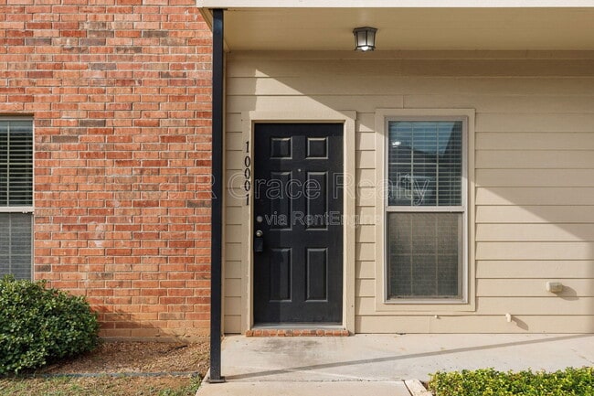 property at 10001 Amber Cir