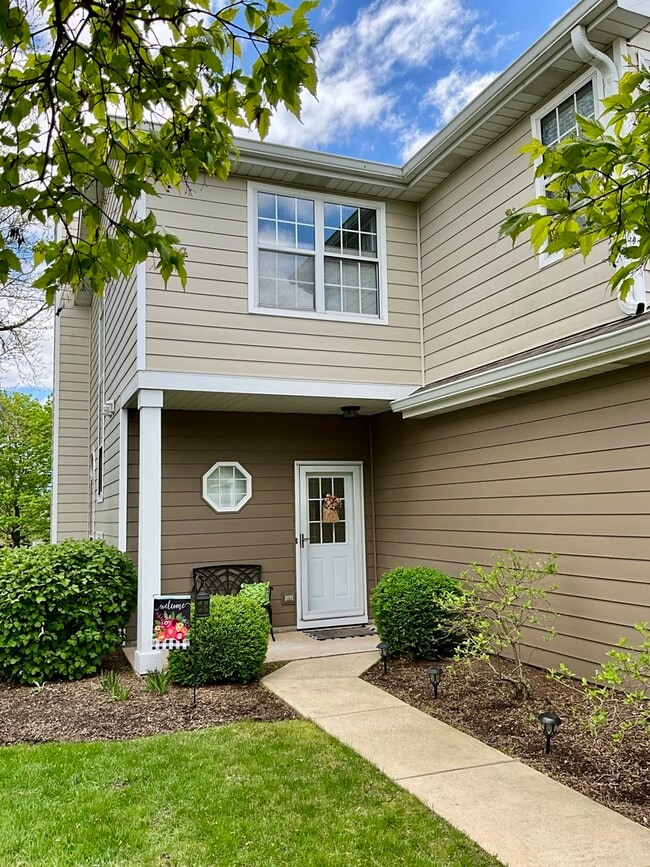 547 Woodcrest Dr in Mundelein, IL - Building Photo - Building Photo