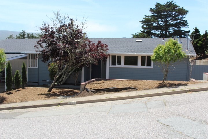 1028 Escalero Ave in Pacifica, CA - Building Photo