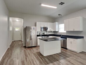 6733 River Ridge Ln in Dickinson, TX - Building Photo - Building Photo