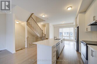 3073 Welsman Gdns in Oakville, ON - Building Photo - Building Photo