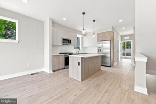 13 S Academy St in Glassboro, NJ - Building Photo