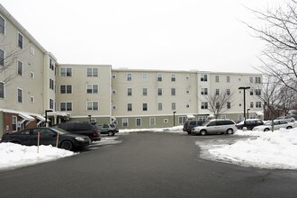 Linscott Court Apartments in Rochester, NH - Foto de edificio - Building Photo