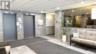 1600-1600 Adelaide St N in London, ON - Building Photo - Building Photo