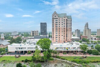 River Place Condominiums in Augusta, GA - Foto de edificio - Building Photo
