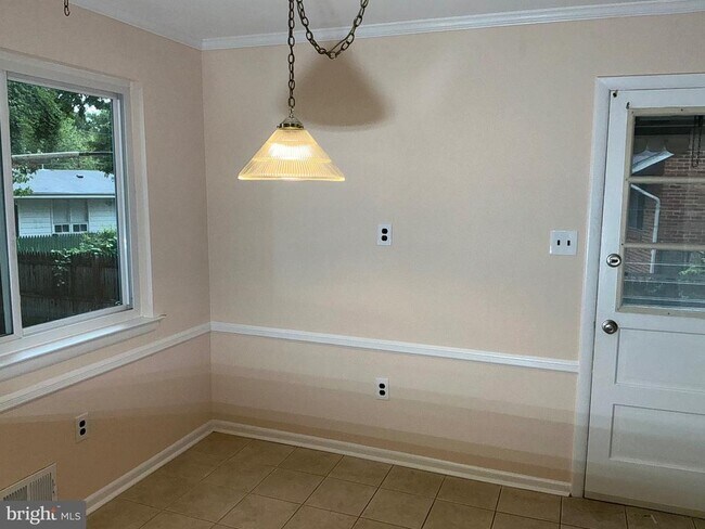 303 Charlton Ct in Silver Spring, MD - Building Photo - Building Photo