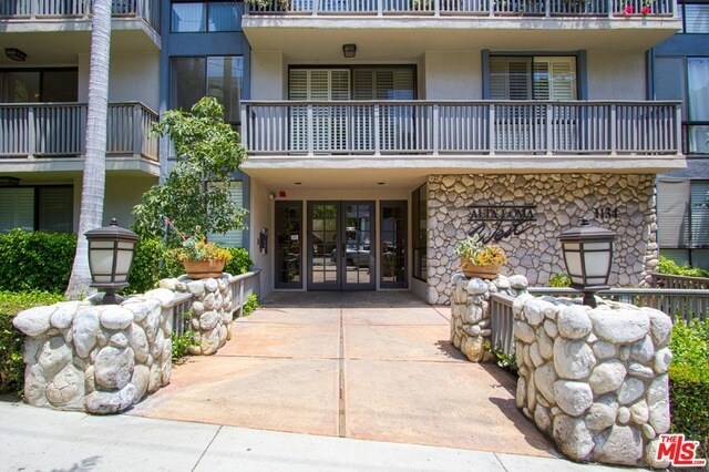1134 Alta Loma Rd-Unit -214 in West Hollywood, CA - Building Photo