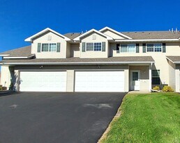 60 Bridgewater Trail in Hudson, WI - Building Photo