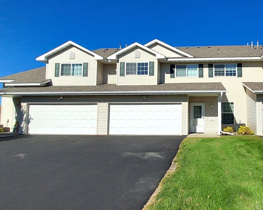 60 Bridgewater Trail in Hudson, WI - Building Photo