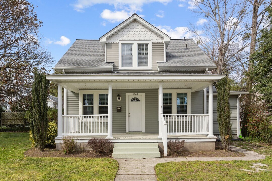 3307 Kenmore Dr in Hampton, VA - Building Photo
