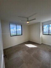 16395 Biscayne Blvd in North Miami Beach, FL - Building Photo - Building Photo
