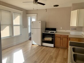 366 Hillside Ave, Unit 1 in Holyoke, MA - Building Photo - Building Photo