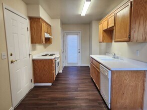 722 Spring Meadow Ct in Bakersfield, CA - Building Photo - Building Photo